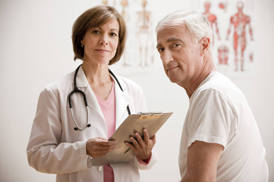 Eine kombinierte Immuntherapie kann für alte Menschen mit wiederkehrender CLL hilfreich sein. / Foto: Getty Images/Image Source