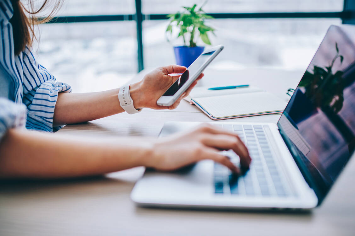 Unseriöse Angebote gegen Diabetes – davon gibt es etliche online. Menschen mit Diabetes müssen aufpassen. / © Adobe Stock/BullRun