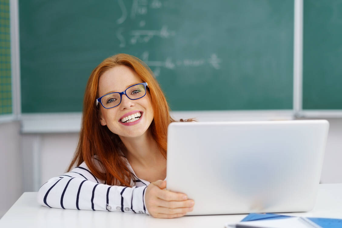 Die neue Broschüre informiert über die Schulungen von BVpta. / Foto: Fotolia/contrastwerkstatt