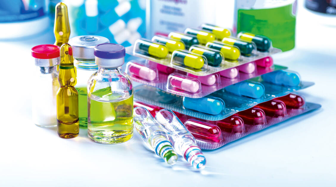 Mittlerweile stehen mehrere Therapieoptionen bei Covid-19 zur Verfügung, es wird weiter intensiv geforscht. / Foto: Shutterstock/Bukhta Yurii