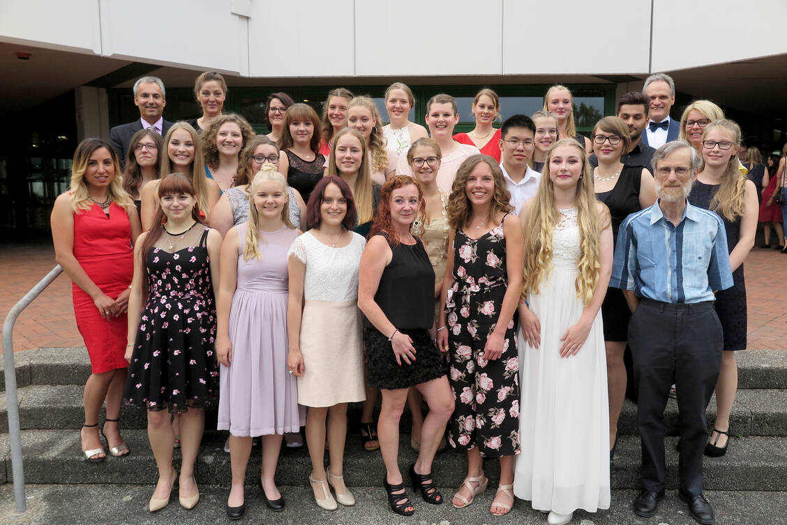 Die PTA-Schüler aus Ellwangen bei ihrer Abschlussfeier nach dem ersten Abschnitt der PTA-Prüfung im Sommer 2018 / Foto: Privat
