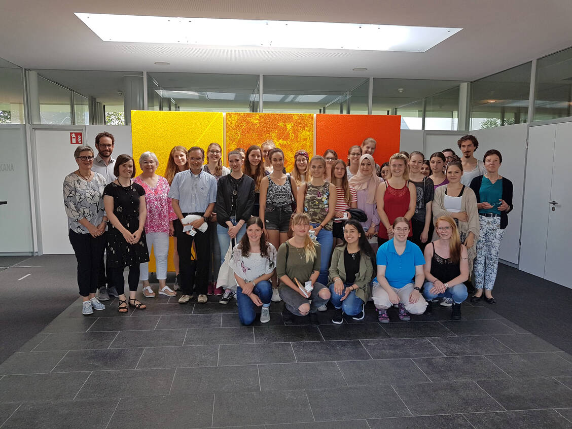 Die Schüler des 52. PTA Jahrgangs zu Besuch bei der Firma Pekana / Foto: privat