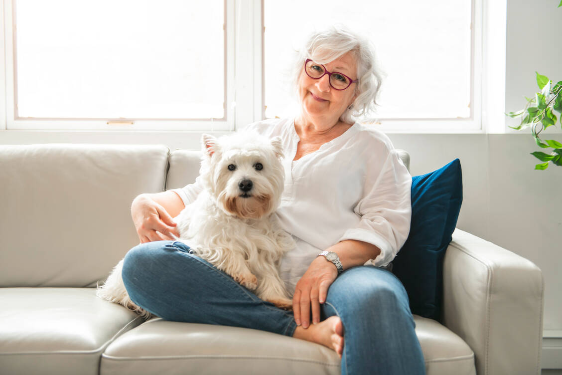 Vor allem bei alleinstehenden Hundebesitzern erhöht der »Hunde-Schutz« die Überlebenschancen nach einem Schlaganfall oder Herzinfarkt. / Foto: Adobe Stock/pololia