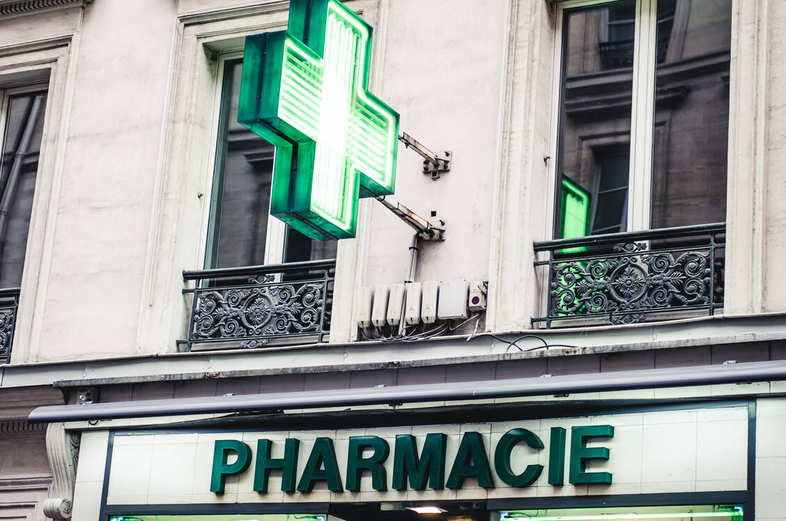 In Frankreich sollen auch PTA unter Aufsicht die Covid-19-Impfungen durchführen dürfen. / Foto: Getty Images/Flory