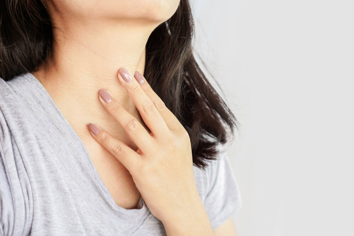 Laboruntersuchungen der Schilddrüse können bei Einnahme von Biotin falsche Werte ergeben. / Foto: Getty Images/
Doucefleur