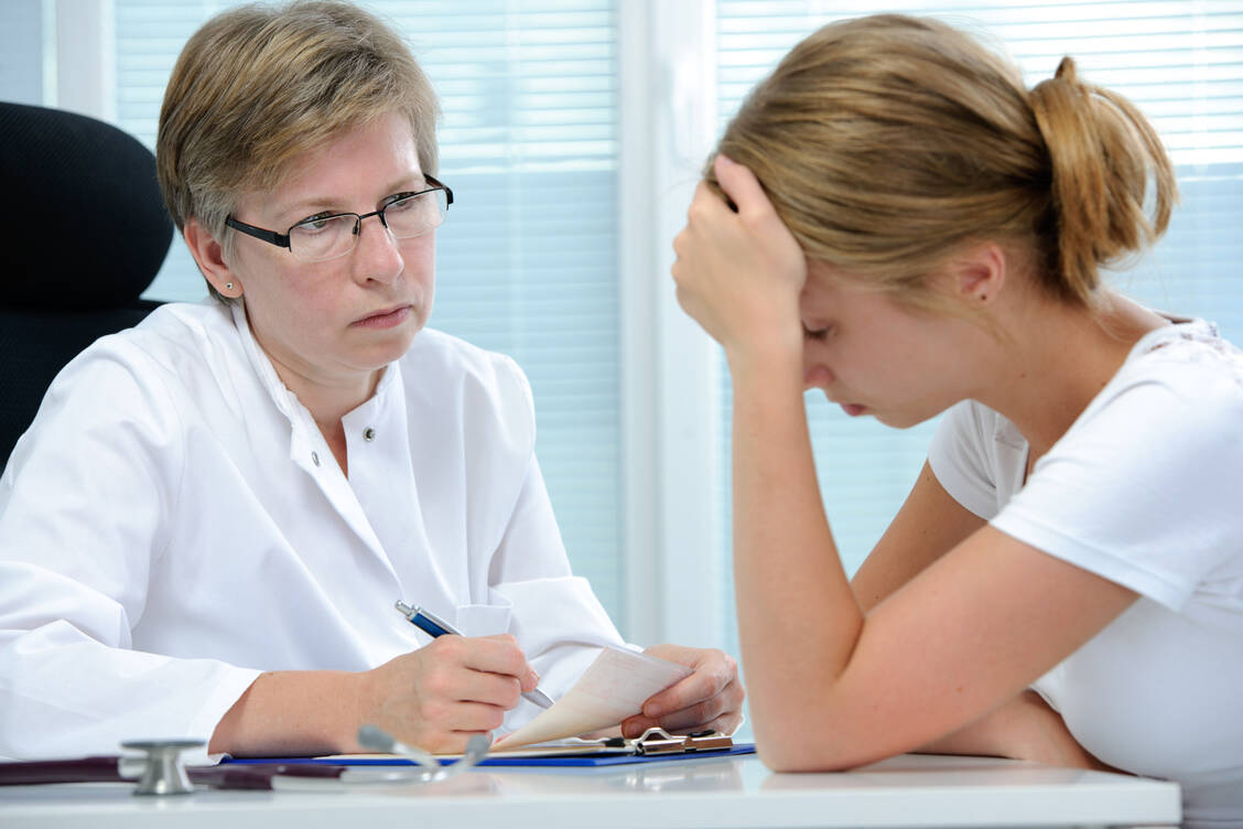 Damit Menschen mit psychischen Erkrankungen eine Therapie beginnen können, brauchen sie in vielen Fällen zuerst Medikamente. / Foto: Adobe Stock/Alexander Raths