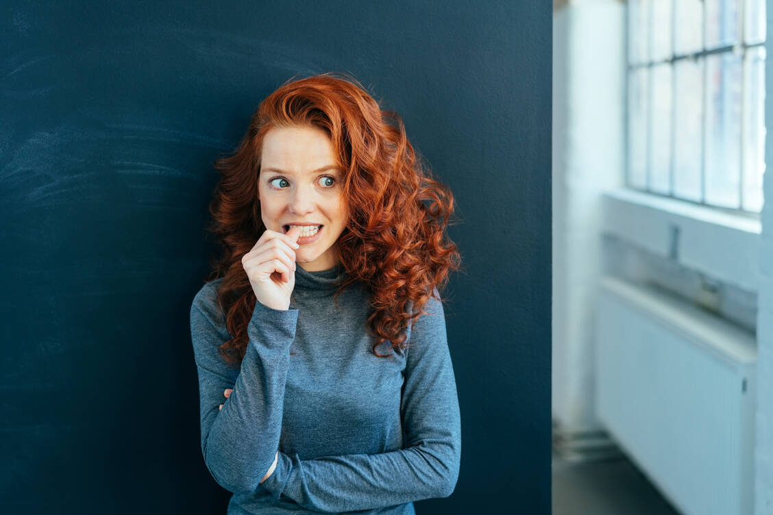 Wer erfolgreich ist und trotzdem ständig an sich zweifelt oder an Zufall statt an Können glaubt, leidet womöglich unter dem Impostor-Syndrom. / © Getty Images/contrastwerkstatt	 stockfour