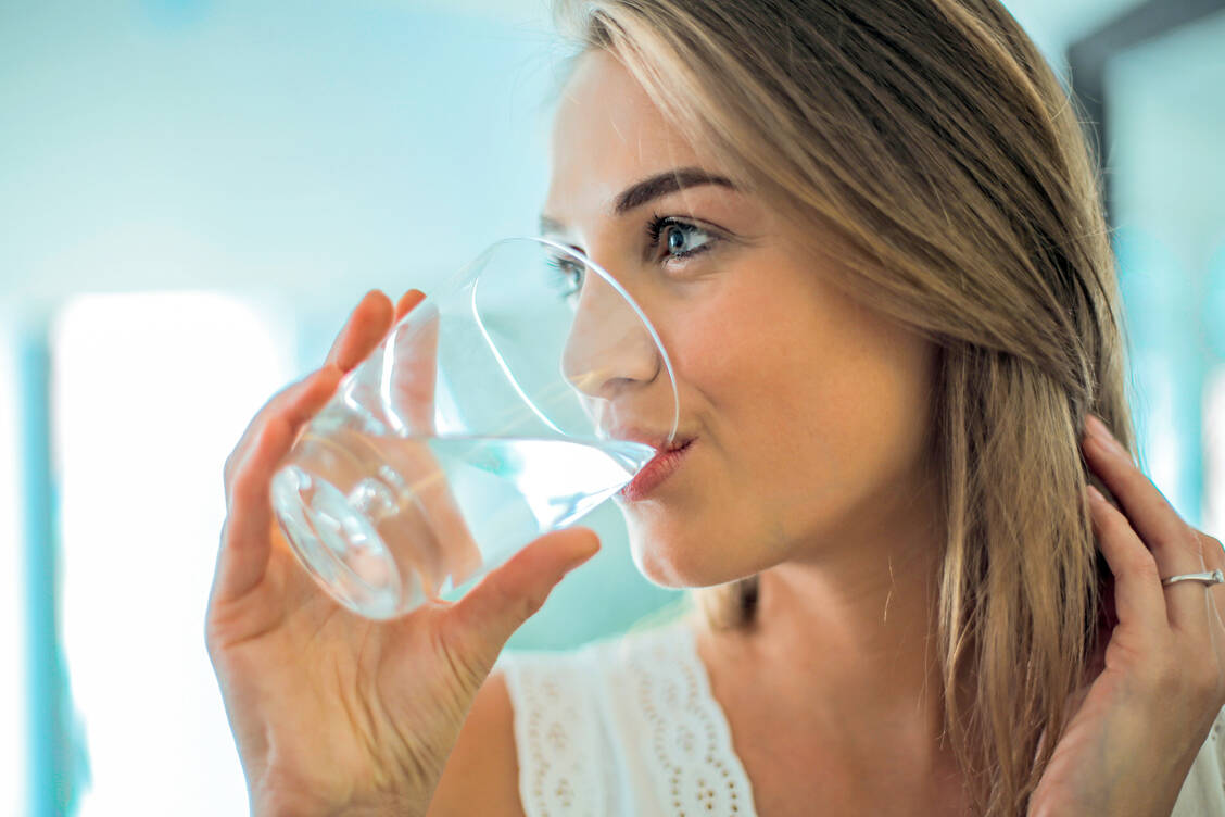 Viel trinken ist wichtig: Vor dem Geschlechtsverkehr, danach und auch generell. / Foto: Adobe-Stock/olly