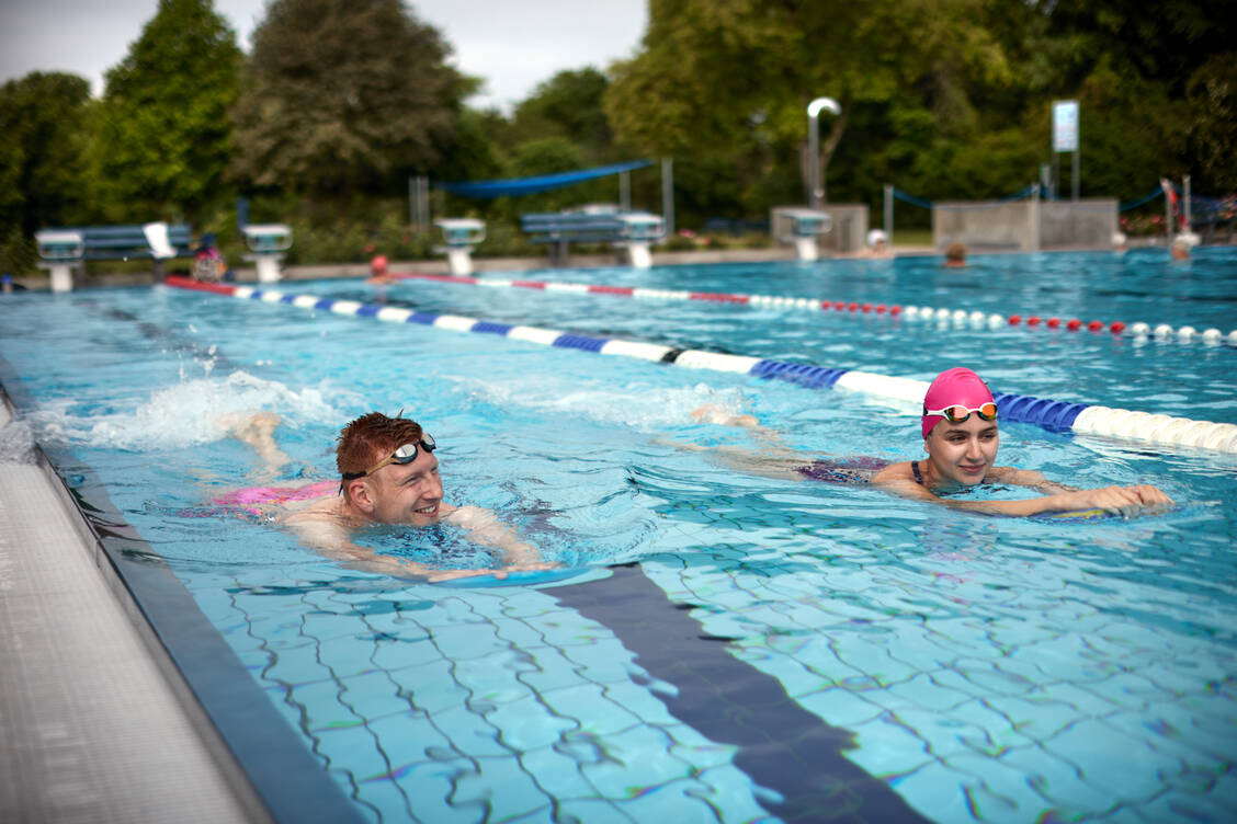Zone-2-Training liegt im Trend. Doch was bedeutet Zone 2 beim Ausdauersportarten wie Laufen, Radfahren oder Schwimmen? / © Getty Images/Oliver Rossi