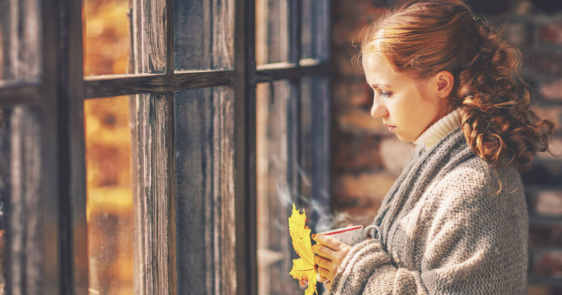 Immer mehr Menschen leiden unter Depressionen, und mangels Therapieplätzen nehmen Medikamente einen hohen Stellenwert ein. / © Adobe Stock/JenkoAtaman