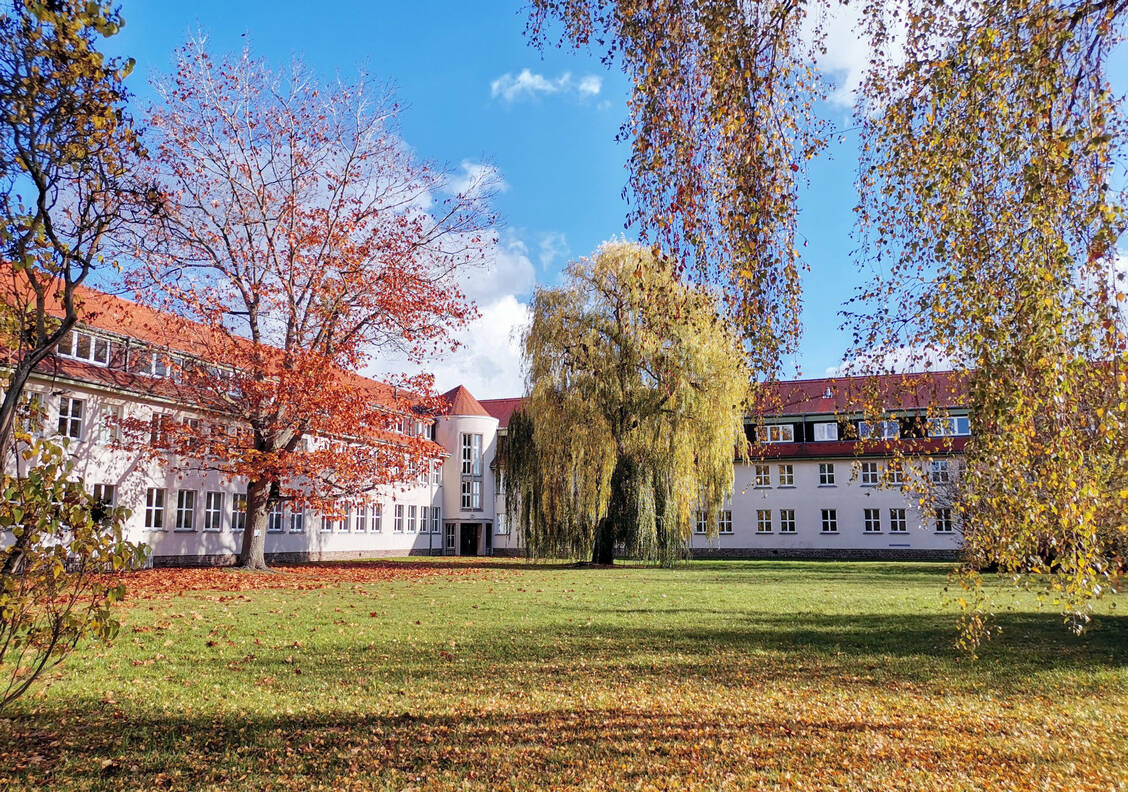 Herbstliche Atmosphäre an der Ruth-Pfau-Schule: Die Adexa-Mitglieder freuten sich über einen gelungenen Fortbildungstag. / Foto: Bianca Schmidt/Adexa