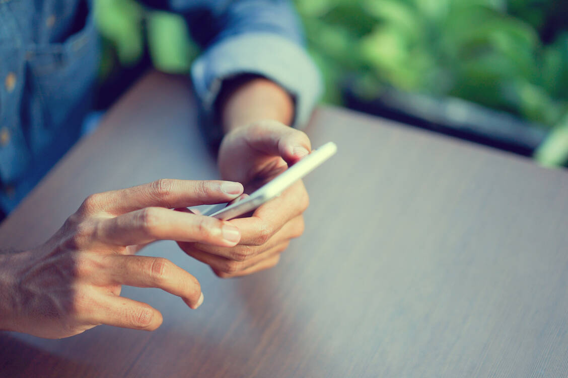 Immer im Blick – mit dem Kopfschmerzkalender via App gehen wichtige Informationen im Zusammenhang mit den eigenen Kopfschmerzen nicht mehr verloren.  / Foto: Adobe Stock/chinnarach