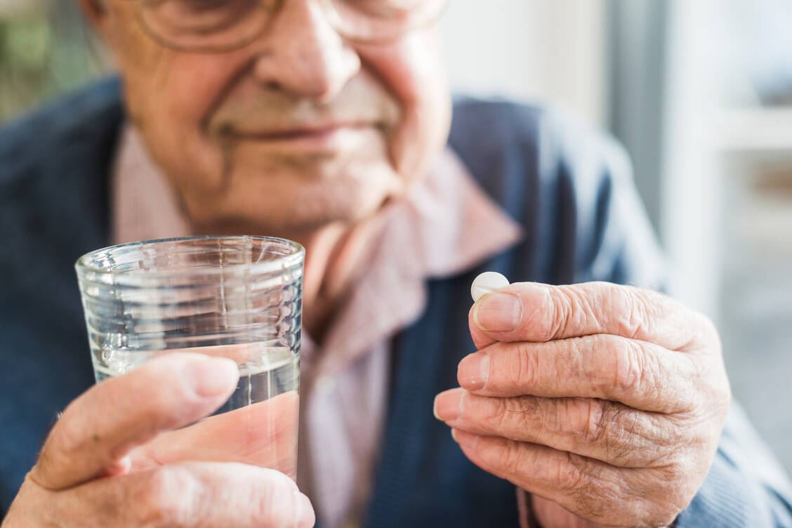 Mit der Behandlung sollte so schnell wie möglich begonnen werden, laut Fachinformation innerhalb von fünf Tagen nach Symptombeginn. / Foto: Getty Images/Westend61