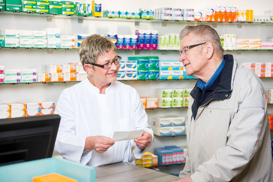 Wenn Beschwerden kulant und zur Zufriedenheit des Kunden bearbeitet werden, so bleibt er der Apotheke meist weiterhin treu. / Foto: Fotolia/Benjamin Nolte