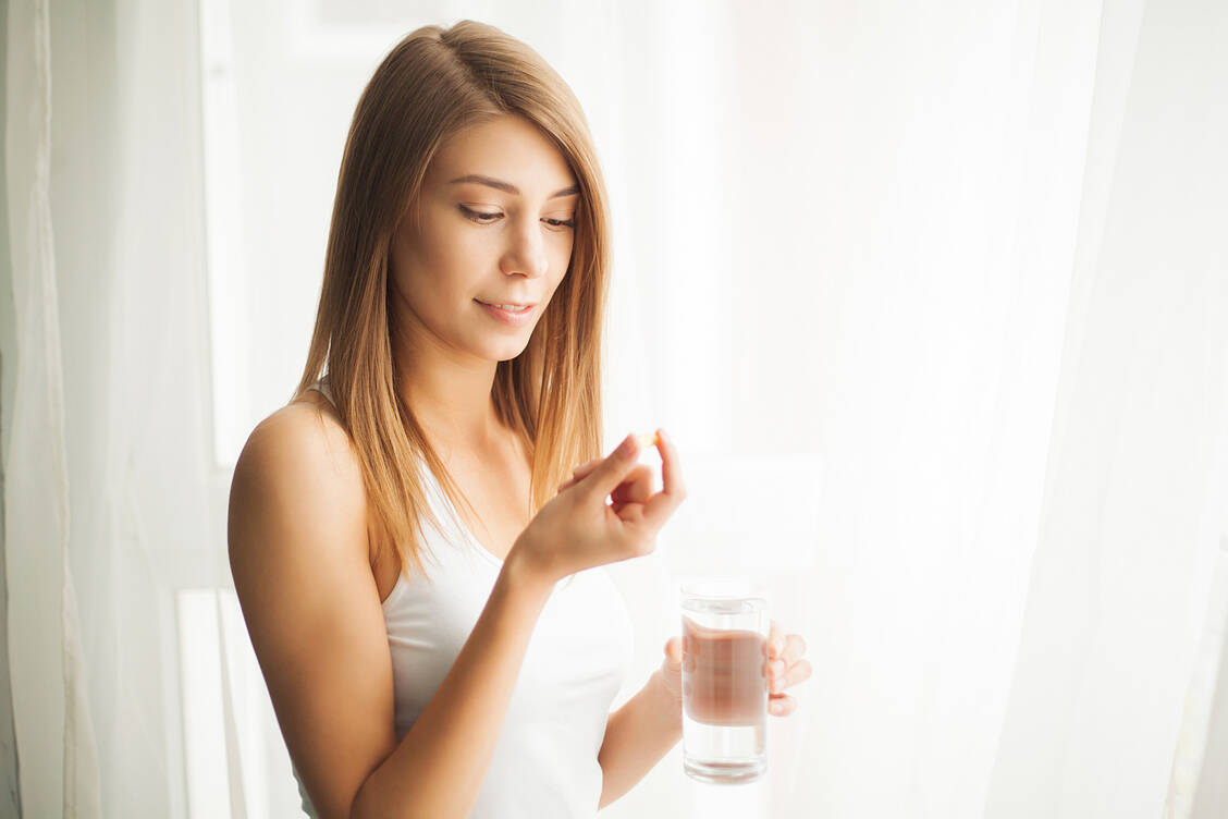 Wer nicht zu einer Risikogruppe gehört, sollte nicht unkritisch und ohne ärztlichen Rat Vitamin D einnehmen. / Foto: Adobe Stock/Maksymiv Iurii
