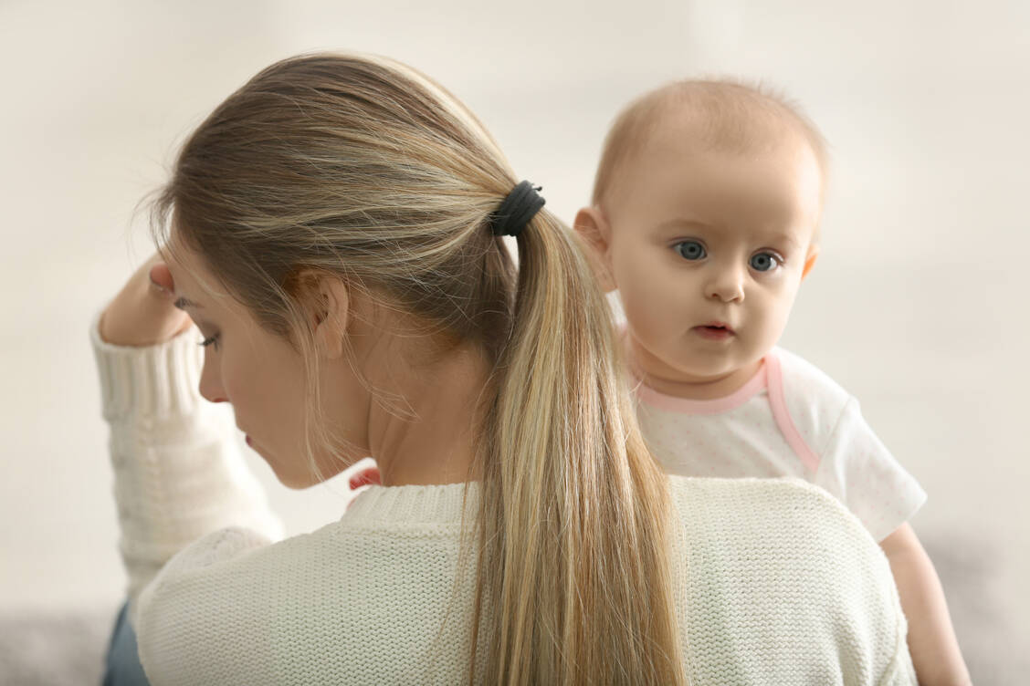 Gut die Hälfte der Frauen kämpft nach der Entbindung mit dem sogenannten Baby-Blues. / Foto: Adobe Stock/Africa Studio