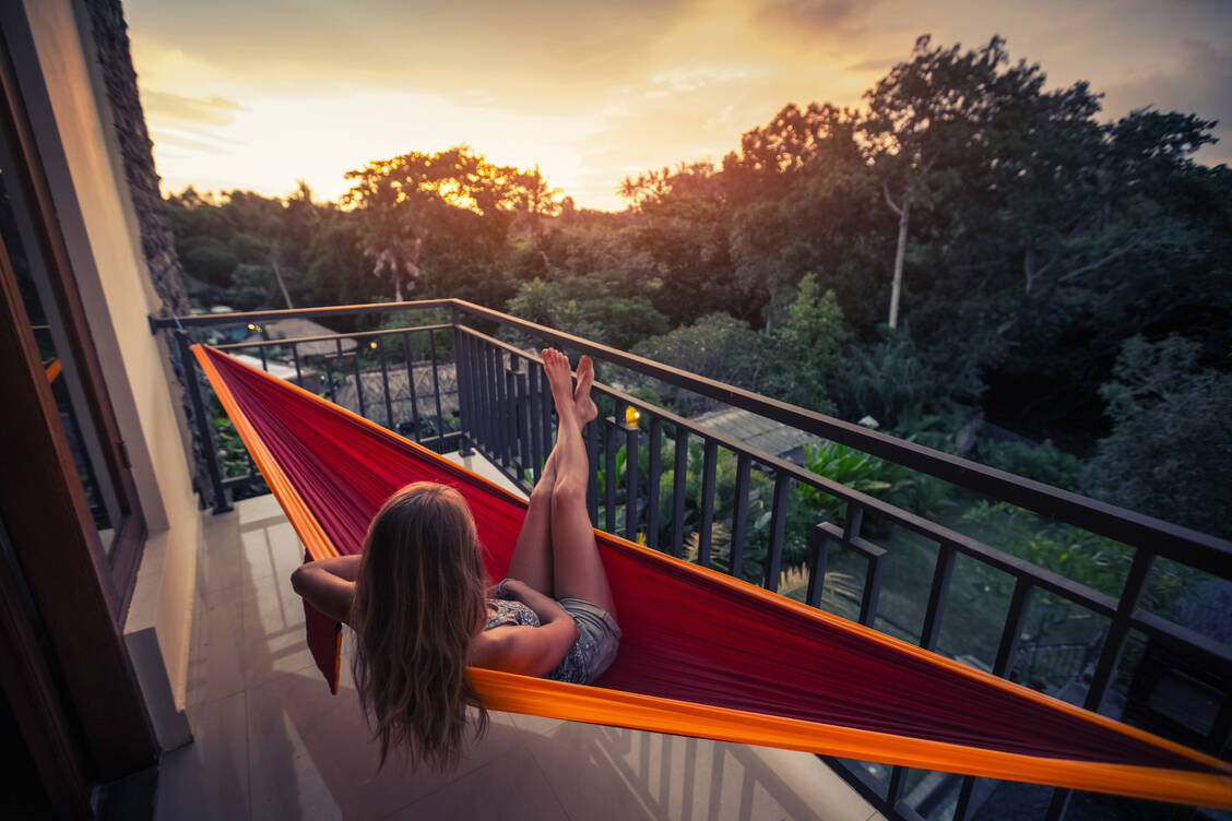 Mehr Grün verbessert Stimmung und Lebensqualität: Jeder sollte von seinem Zuhause aus mindestens drei Bäume sehen können. / © Adobe Stock/Dudarev Mikhail
