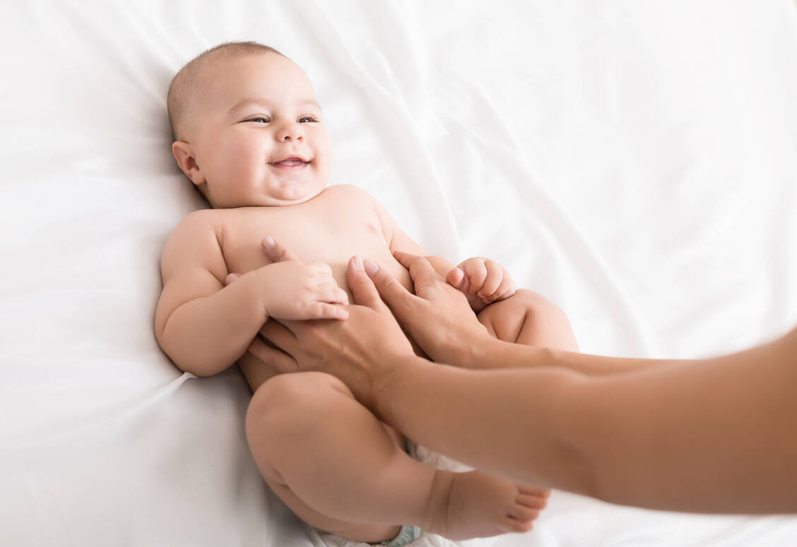 Um Neurodermitis vorzubeugen, scheint eine zusätzliche Hautpflege kein erfolgversprechender Weg zu sein. / Foto: Adobe Stock / Prostock-studio