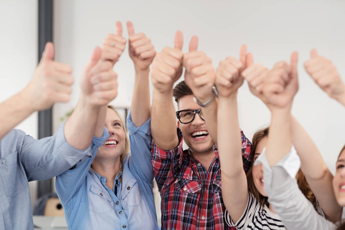 Im Team entstehen oft die besten Ideen für Beiträge auf Social Media.  / Foto: Adobe Stock / contrastwerkstatt