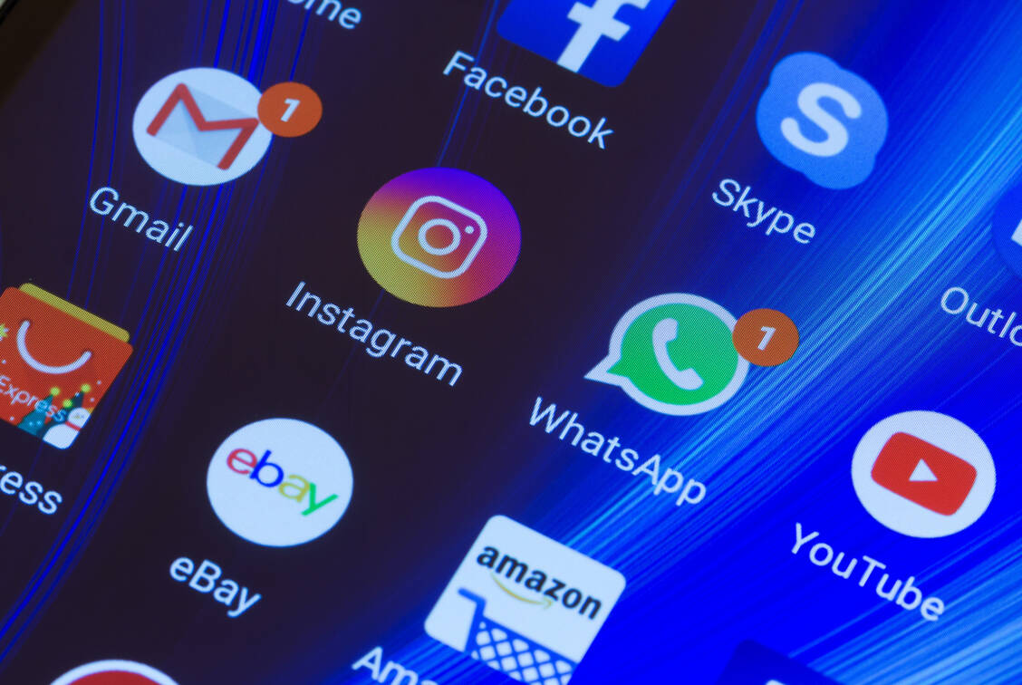 Soziale Medien sind aus dem Alltag vieler Menschen nicht mehr wegzudenken. / Foto: Adobe Stock/Andrei Yurevich Solovev