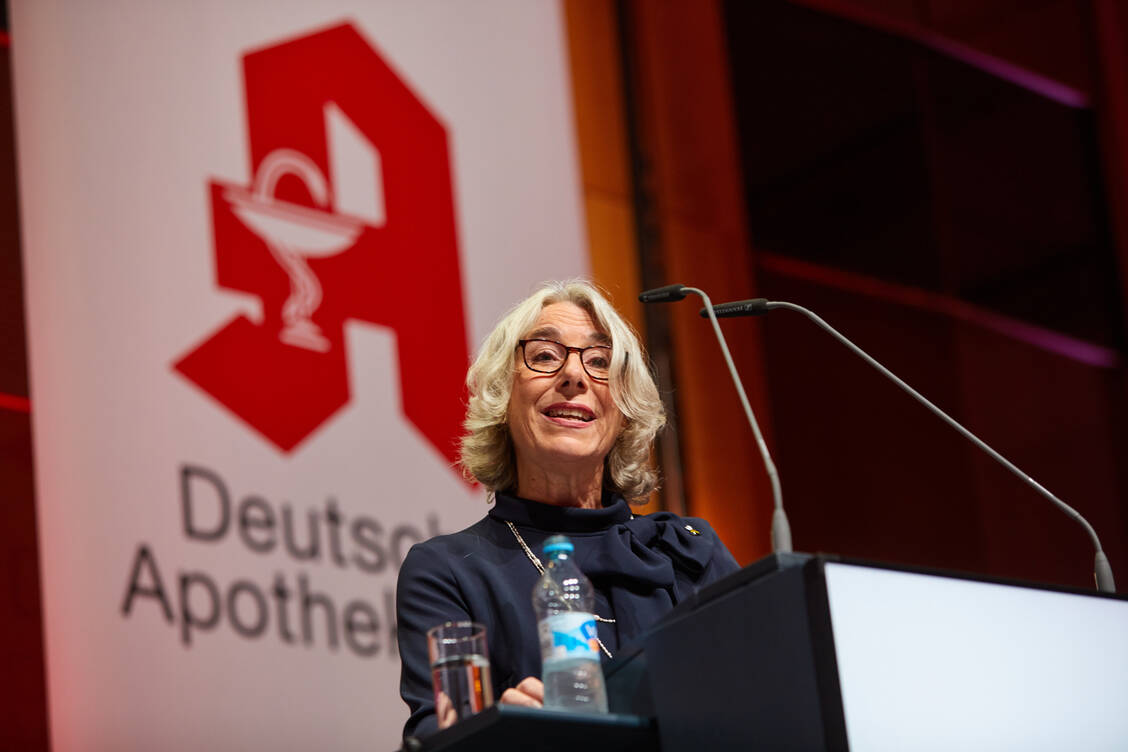 »Diese selbstbewusste Haltung steht uns richtig gut«, sagte ABDA-Präsidentin Overwiening. / Foto: ABDA/Erik Hinz