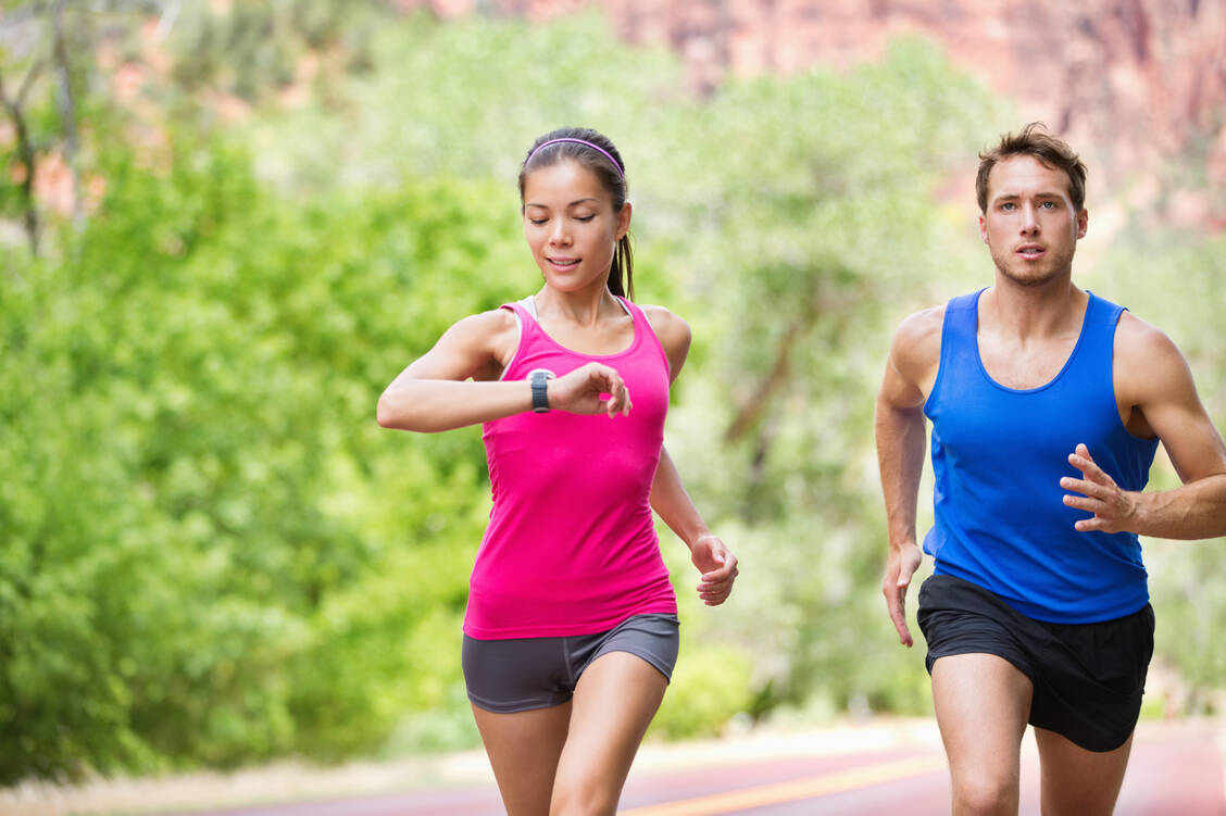 Der optimale Trainingspuls liegt in der Regel zwischen 60 Prozent (bei Anfängern) und 80 Prozent (bei ambitionierten Sportlern) der maximalen Herzfrequenz. / Foto: Adobe Stock/Maridav