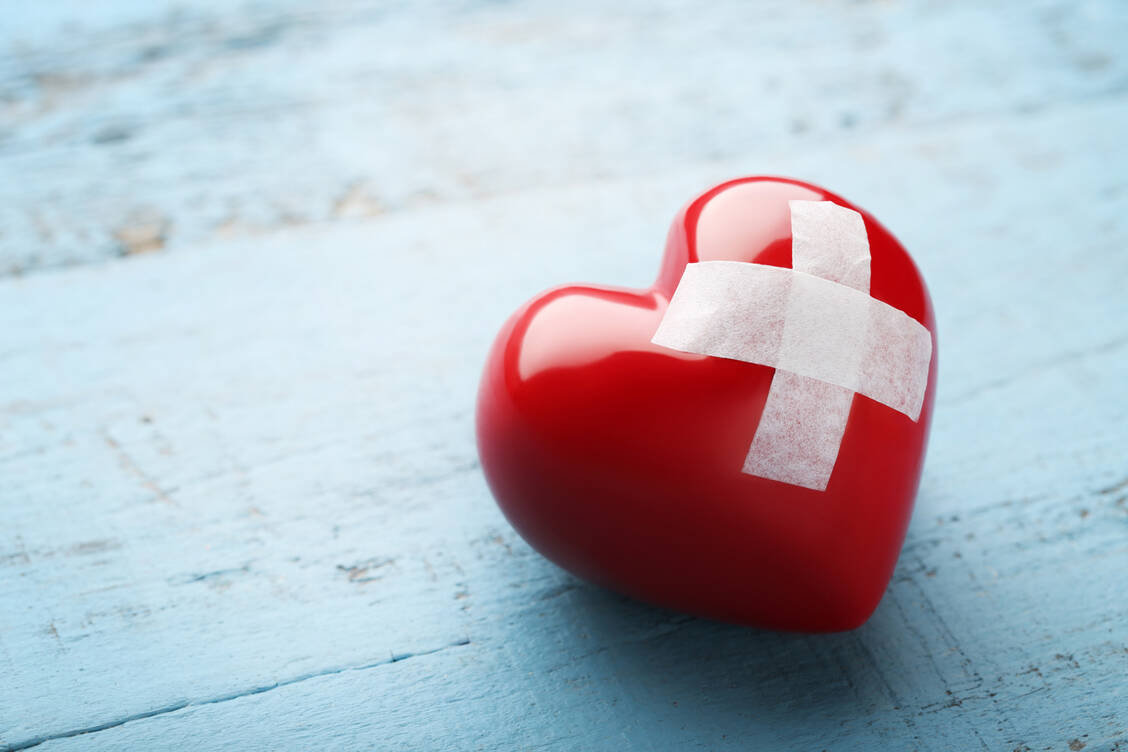 Die Herzgesundheit von Frauen bekommt oft nur wenig Aufmerksamkeit.  / © Getty Images/5second