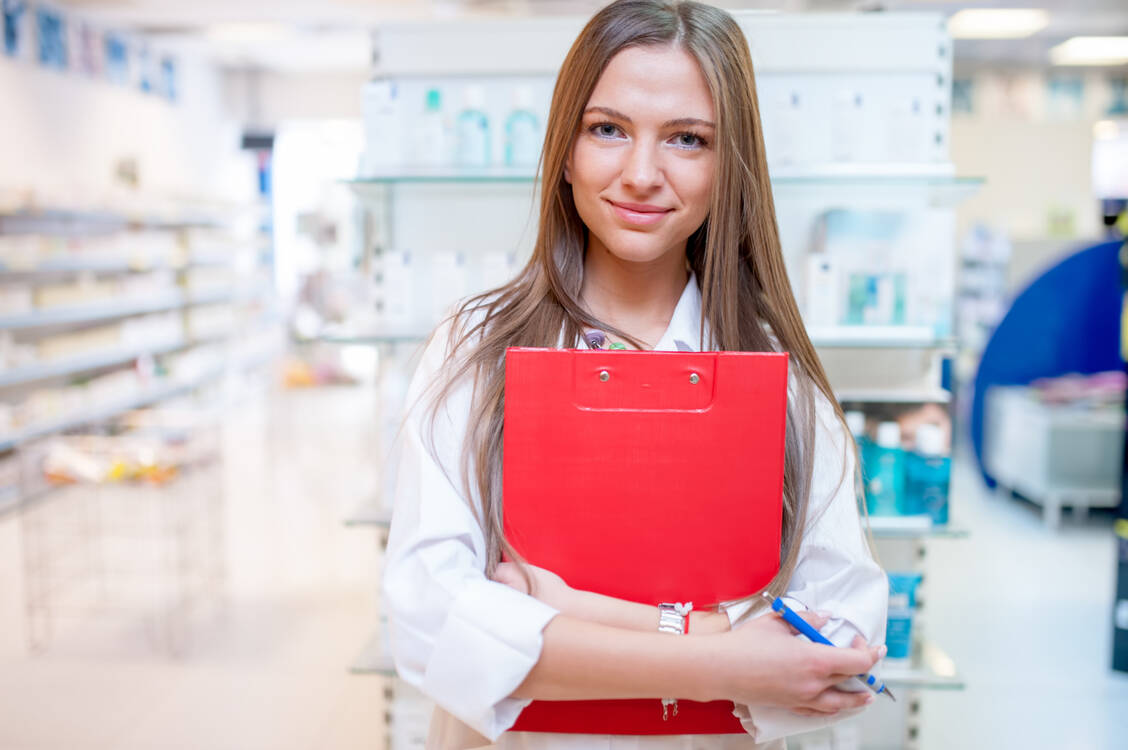 In Apotheken ist die Personalsituation mitunter schwierig. / Foto: Adobe Stock/Hoda Bogdan