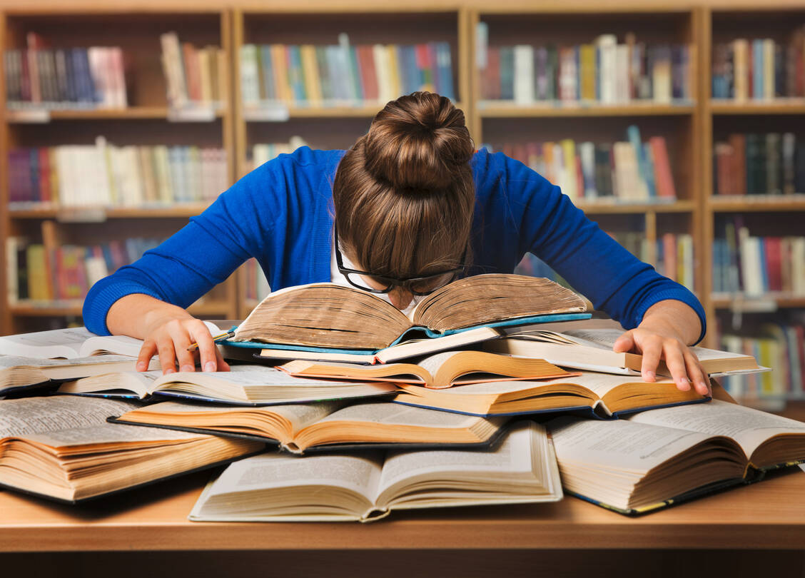 Das Pharmaziestudium ist hart, ob mit oder ohne Abitur. / Foto: Adobe Stock / Inara Prusakova