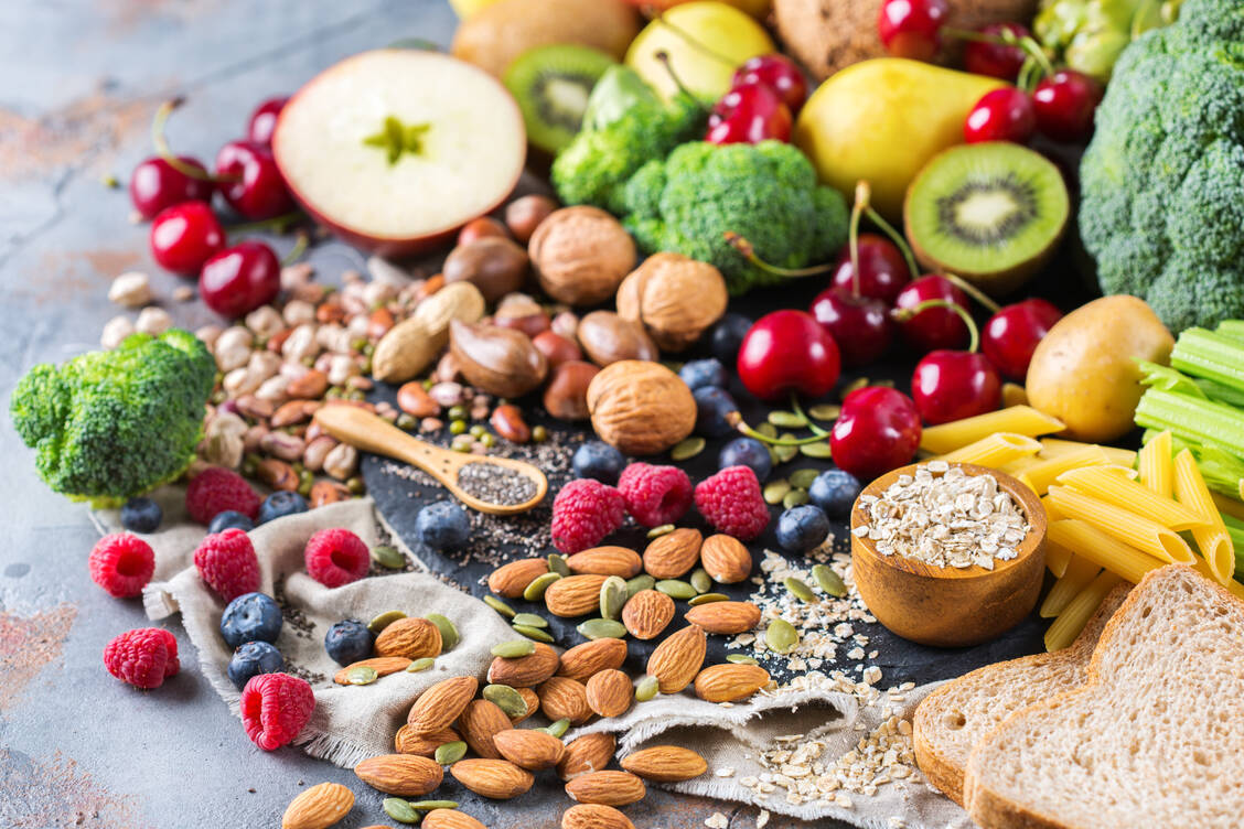 Ein hoher Ballaststoffanteil in der Ernährung senkt das allgemeine Sterblichkeitsrisiko. / Foto: Shutterstock/Antonina Vlasova
