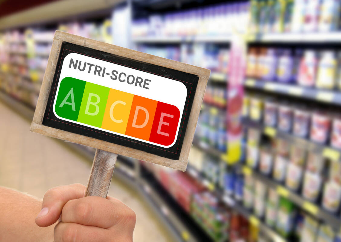 Das eingängige Symbol auf Lebensmittelverpackungen soll Verbrauchern beim Einkauf helfen, sich leichter für gesundheitlich vorteilhaftere Produkte zu entscheiden. / Foto: AdobeStock/Gerhard Seybert/PZ/Katja Egermeier