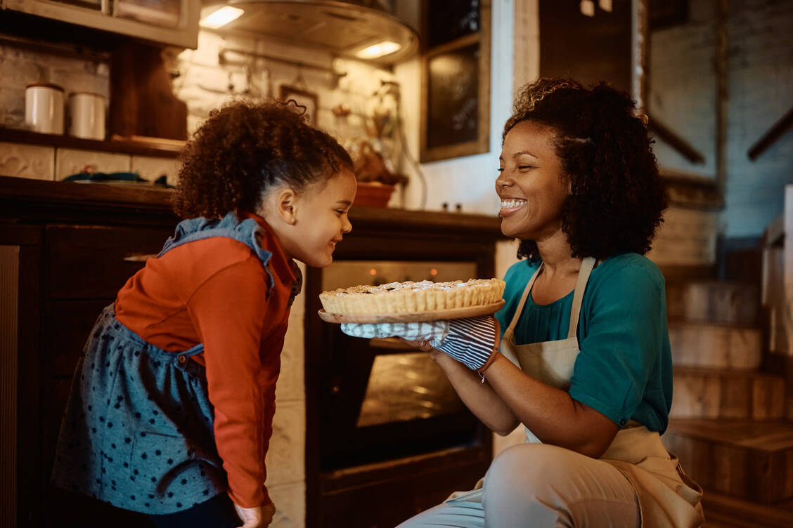 Kindheitserinnerungen: Der Geruch und Geschmack von Mamas Kuchen lösen bei vielen sofort positive Emotionen aus. / Foto: Adobe Stock/Drazen