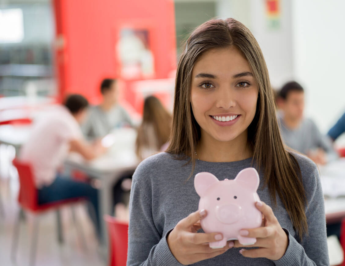 PTA sowie andere Azubis in Gesundheitsberufen in Thüringen können aufatmen: Ihre Ausbildung soll weiter schulgeldfrei bleiben. / Foto: Getty Images/andresr