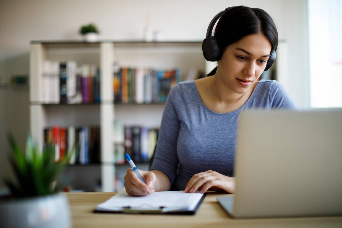 Bis zu 10 Prozent des Unterrichts könnten PTA-Schulen auch zukünftig digital gestalten. / Foto: Getty Images/damircudic