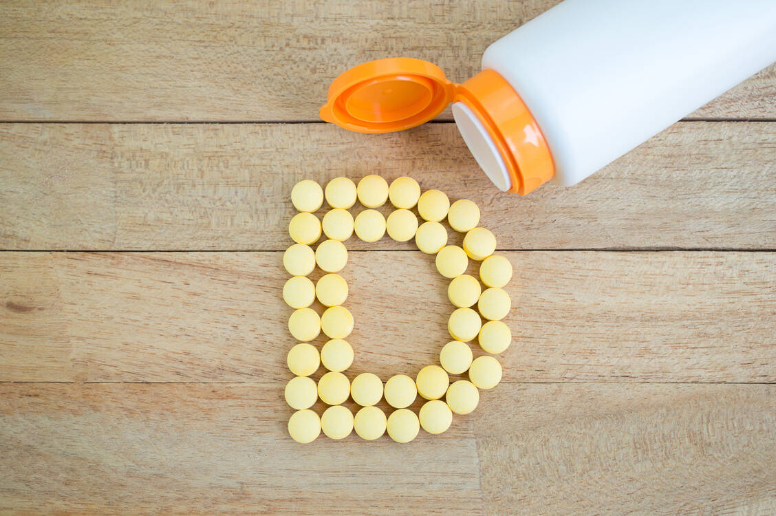 Vor allem in den Wintermonaten ist Vitamin D besonders gefragt. Viele wollen so ihr Immunsystem stärken und sich vor einer Erkältungen schützen.  / Foto: Shutterstock/NatchaS