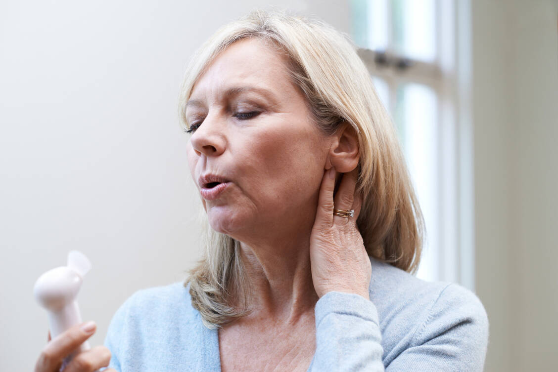 Eine Hormonersatztherapie hilft zum Beispiel gegen Hitzewallungen. Offenbar mag sie auch die Uhr von Zellen zu verlangsamen. / Foto: Adobe stock/highwaystarz