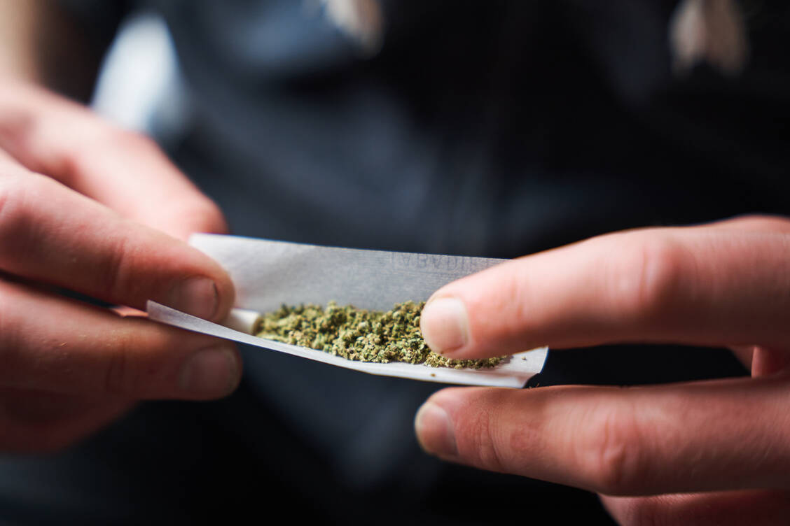 Der Gesundheitsminister rechnet frühestens 2024 mit einer bedingten Legalisierung von Cannabis zu Genusszwecken. / Foto: Getty Images/juanma hache