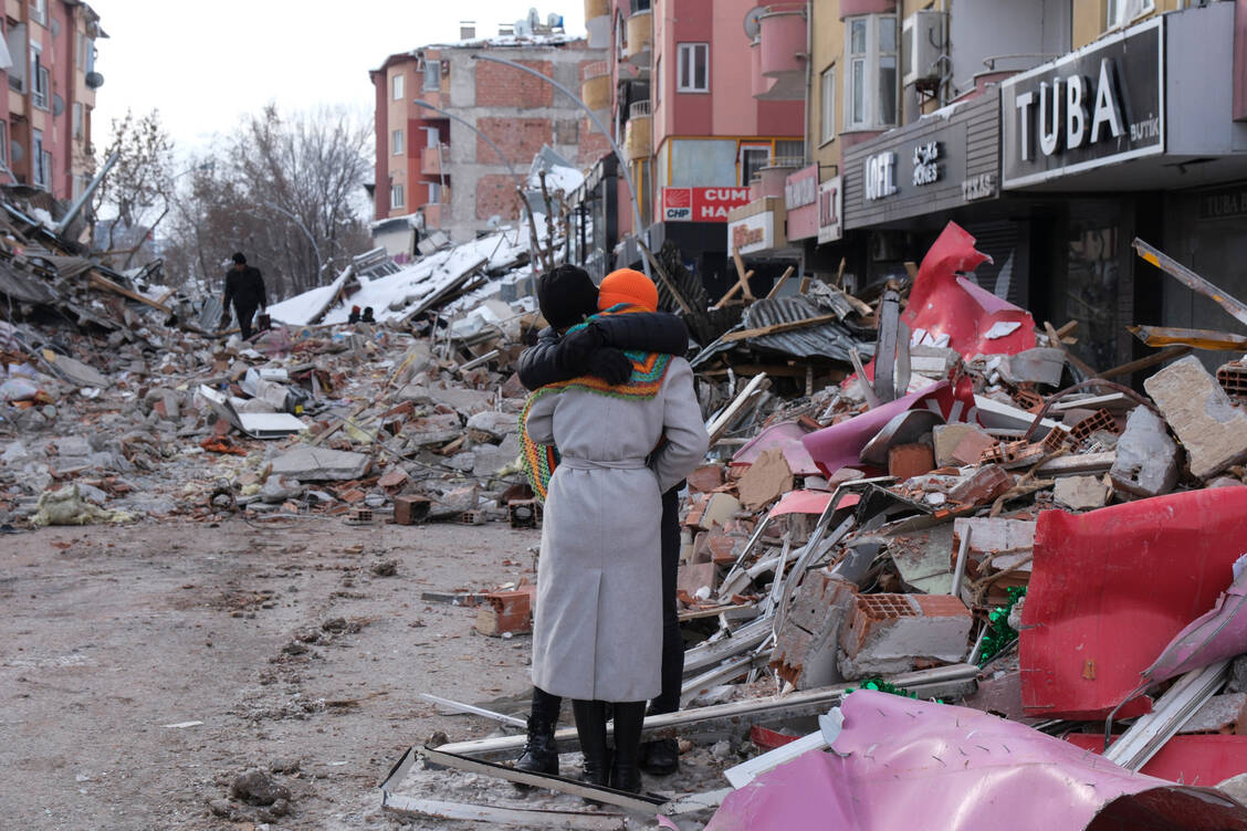 In der Türkei und in Syrien erschütterte in der Nacht vom 5. auf den 6. Februar ein starkes Erdbeben die Region, in der bis zu 23 Millionen Menschen leben. / Foto: Getty Images/	Mehmet Kacmaz/Freier Fotograf