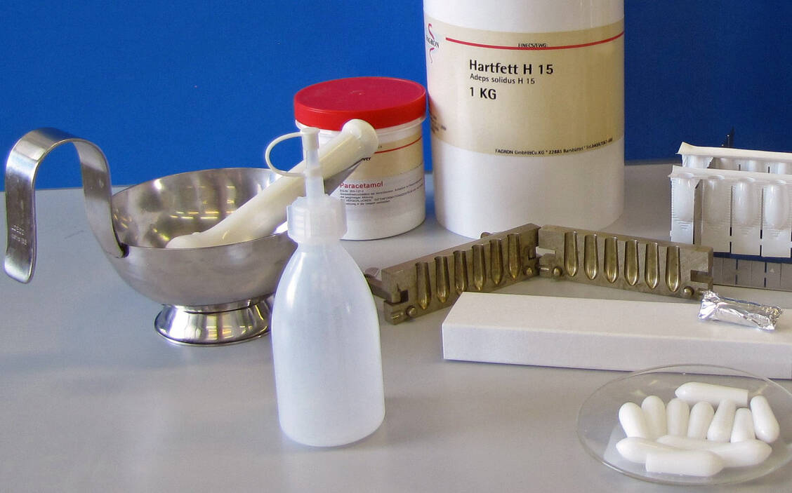 Eine Änderung im DAC/NRF betrifft Zäpfchen: So ist die Rechenhilfe »Zäpfchen und Vaginalzäpfchen« in der Ansatzberechnung erweitert und übersichtlicher strukturiert worden.  / Foto: Fischer/DAC/NRF
