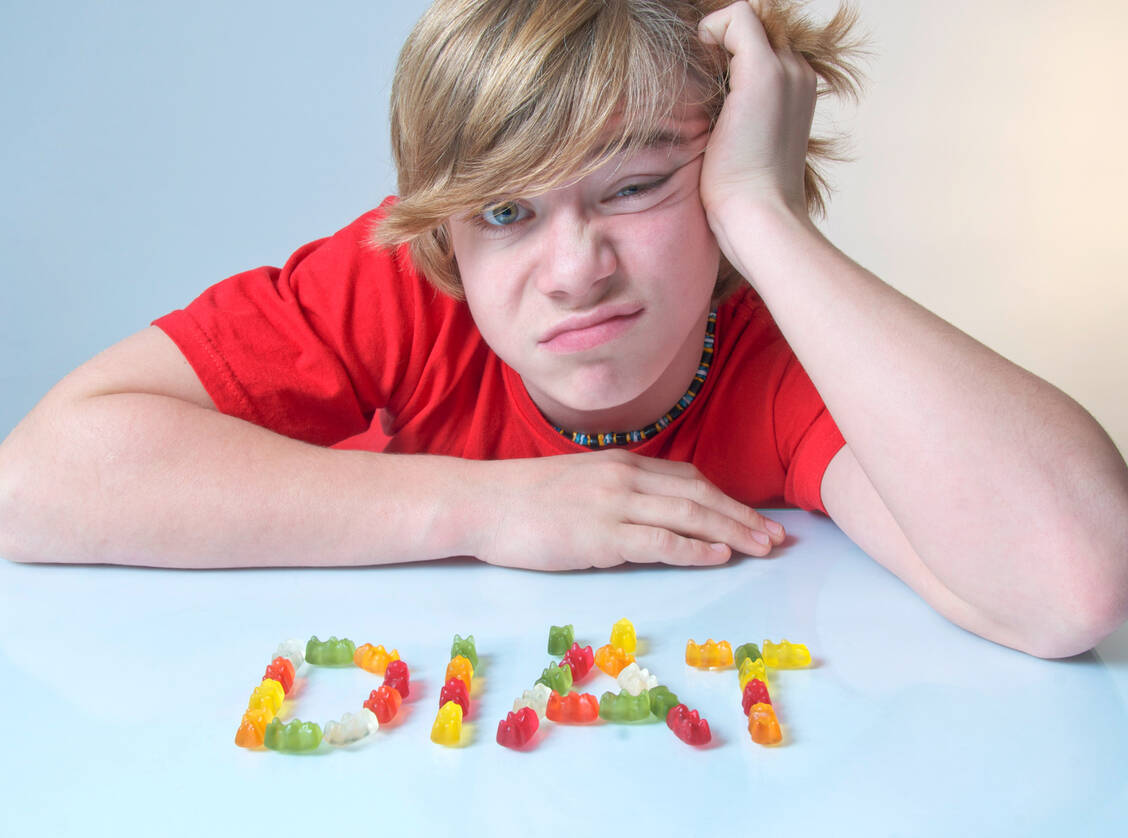 Null Bock auf gesündere Ernährung und mehr Bewegung? Neue Arzneimittel helfen auch Teenagern, durchzuhalten.   / Foto: Adobe Stock/grafikplusfoto
