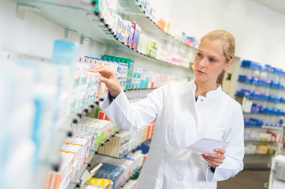 Warum haben sich PTA und Co. für die Arbeit in der öffentlichen Apotheke entschieden? Adexa hat 1500 Angestellte zu ihrer Berufswahl befragt. / Foto: Adobe Stock/Benjamin Nolte