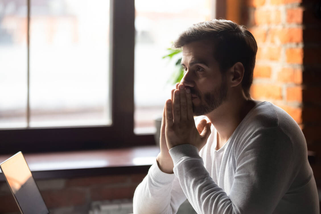 Bei Menschen mit ADHS hängt das Vermögen, sich auf eine Sache zu konzentrieren,  deutlich stärker als bei nicht erkrankten Menschen davon ab, ob sie das Thema interessiert oder nicht.  / Foto: Adobe Stock/fizkes