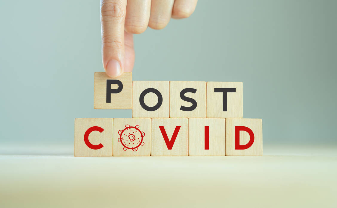 Wer es nicht hatte, kann nicht mitreden. Post-Covid legt Menschen lahm. Effekte auf die Kognition mittels Verhaltenstherapie wirken sich positiv auch auf das Immunsystem auf. / © Adobe Stock/Parradee