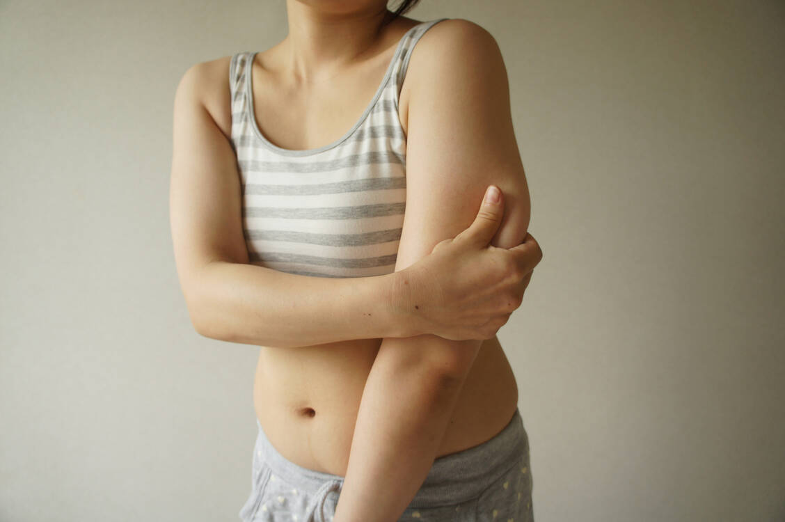 Meistens ist bei Myalgien der Muskel selbst nicht primär geschädigt. / © Adobe Stock/konami11