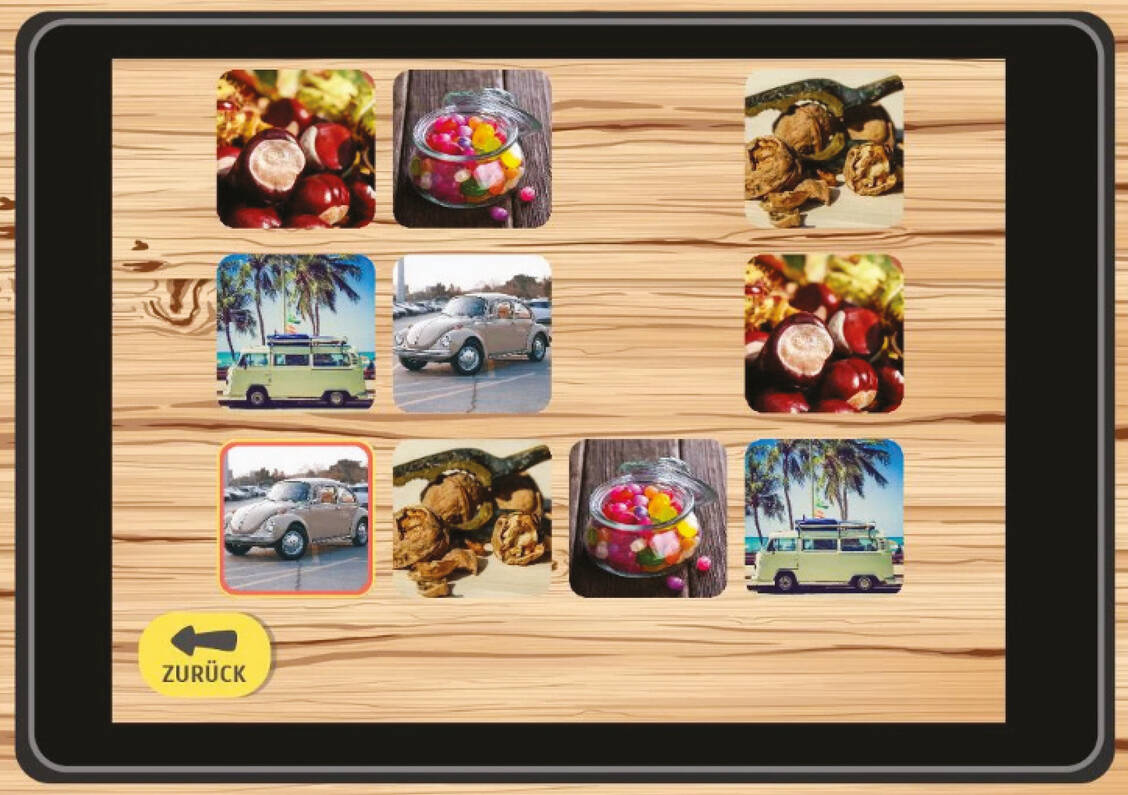 Die App beginnt mit einem klassischen Holztisch als „Spielfeld“. / Foto: Auguste/Dr. Lekkos