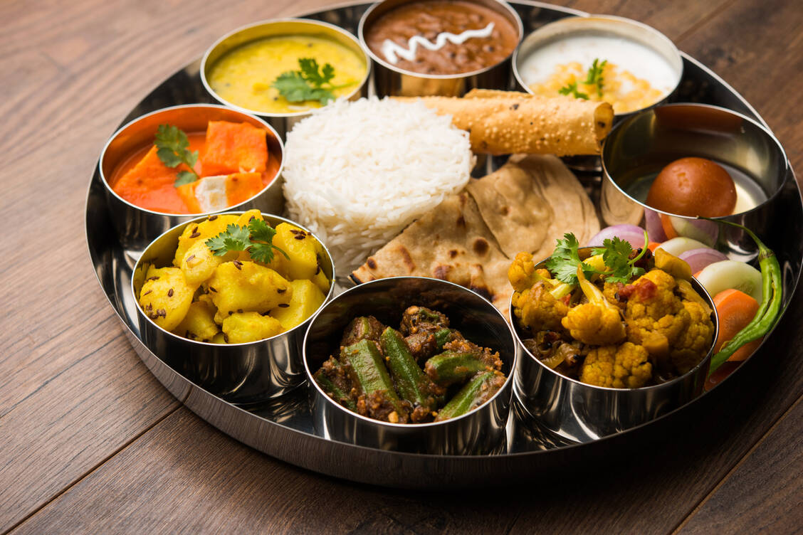 Generell gilt das Gebot der Gewaltlosigkeit gegenüber allen Lebewesen. Deshalb leben die meisten Hindus vegetarisch. / Foto: Adobe Stock/Arundhati