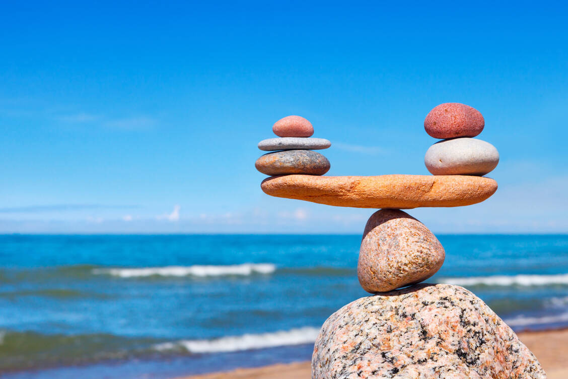 Hormone arbeiten fein aufeinander abgestimmt in Regelkreisen. Geraten die Hormonwirkungen aus der Balance, kann das Auswirkungen auf viele Funktionen des Körpers haben. / Foto: Adobe Stock/Aleksandr Simonov