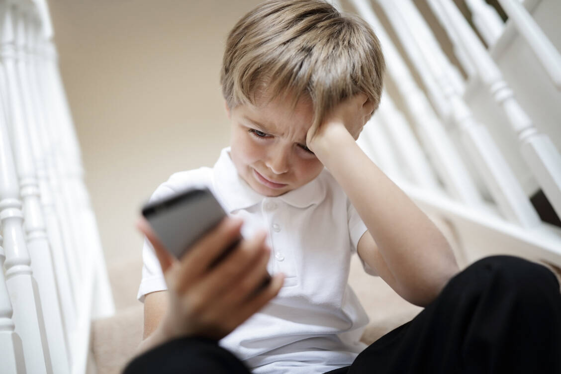 Spielen mit Freunden ist nicht durch Telefonate oder Internetkontakte zu ersetzen. Insbesondere bei Einzelkindern kann der Verlust der Kontakte während des Lockdowns und der Schul- und Kitaschließungen zur sozialen Isolation führen. / Foto: Adobe Stock/Brian Jackson