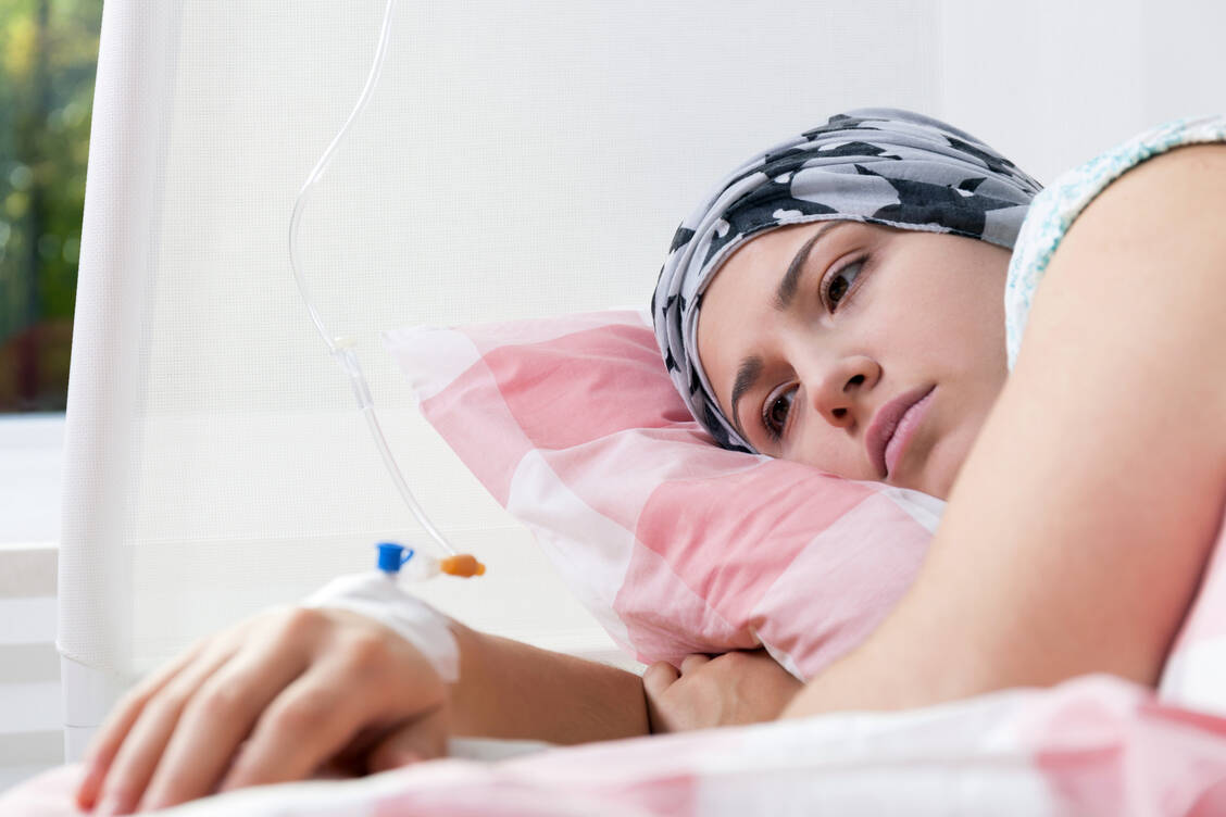 Eine Krebserkrankung belastet immer auch die Psyche. Die Diagnose verunsichert Betroffene meist zutiefst und sie plagt das Gefühl, den eigenen Körper nicht mehr kontrollieren zu können. / © Adobe Stock/Photographee.eu