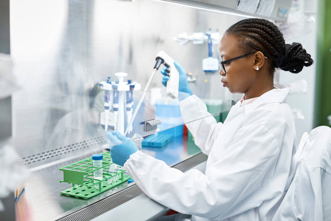 mRNA und microRNA sind Gegenstand der aktuellen Forschung. (Symbolbild) / © Getty Images/Morsa Images